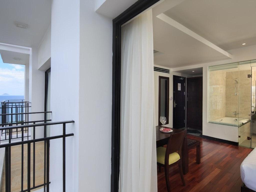 Legendsea Hotel Nha Trang Exteriör bild